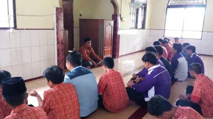 SMK Darul Ulum Kalangkangan Gelar Kultum Ramadhan Rutin.