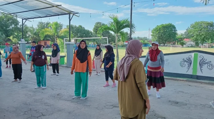 Antusias Lansia Desa Lalos Ikuti Senam Rutin