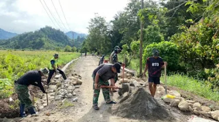 Satgas TMMD Genjot Pengerasan Jalan Dusun Ogomolobu