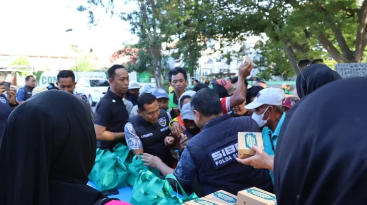 Ditressiber Polda Sulteng Bagikan Sembako dan Takjil ke Masyarakat