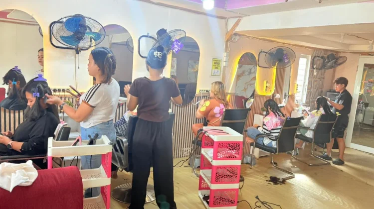 Usaha Salon Ramai Diserbu Pelanggan jelang Lebaran