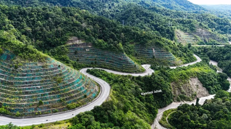 Jalur Trans Sulawesi Parigi Moutong Disiapkan Sambut Pemudik