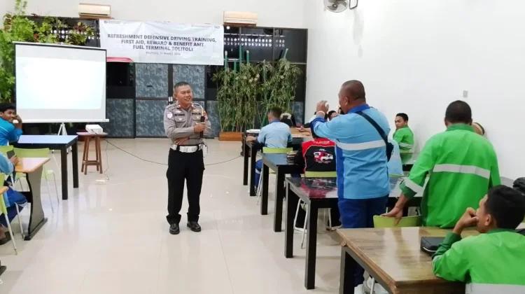 Satlantas Tolitoli Edukasi Sopir Truk Tangki BBM