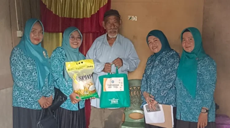 TP PKK Salurkan Sembako Melalui Kegiatan Anjangsana