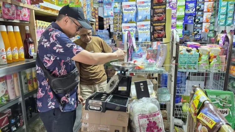 Diskumperindag Buol Sidak Pedagang, Pastikan Produk Aman dan Layak Konsumsi