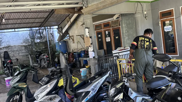 Jelang Lebaran, Usaha Pencucian Motor Budi Alami Lonjakan Pelanggan