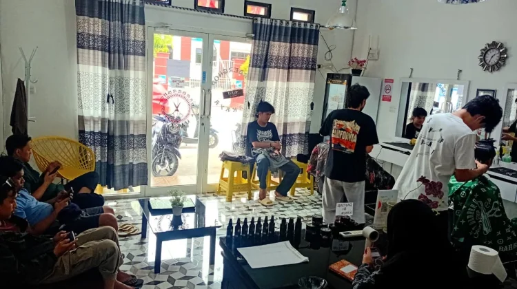 Lonjakan Pelanggan Barbershop Tolitoli jelang Lebaran Sangat Tinggi