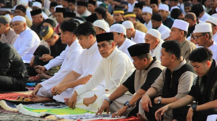 Khidmatnya Sholat Id di Halaman Kantor Bupati, Wujud Kebersamaan Pemerintah dan Ma