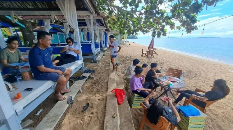 Pemdes Lalos Tegaskan Warga Bertanggung Jawab Kebersihan Pantai