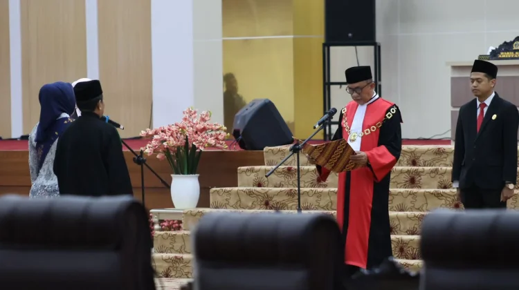 Kakanwil Kemenkum Sulteng Hadiri Pengambilan Sumpah Wakil Ketua DPRD Sulteng