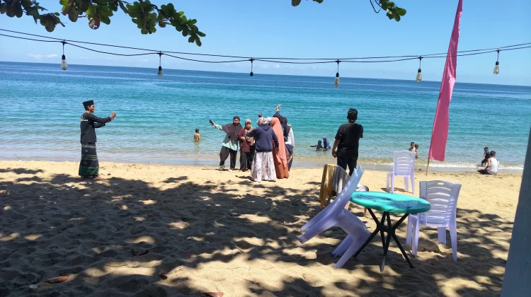 Menikmati Terapi Alam Pantai Lalos