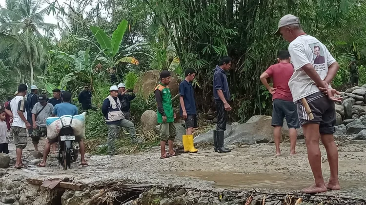 Warga Batunobota Menanti Jembatan Permanen untuk Akses Sekolah Aman