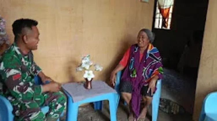Babinsa Buol Tingkatkan Kamtibmas lewat Komsos di Desa Labuton
