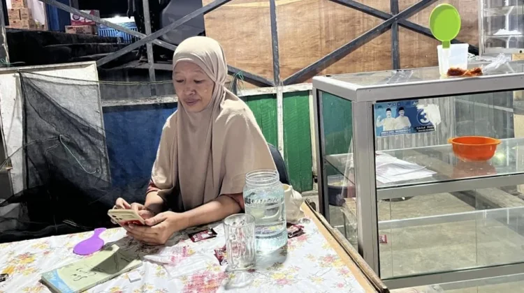 Warung makan Teh Alus menyajikan menu bakso aneka rasa