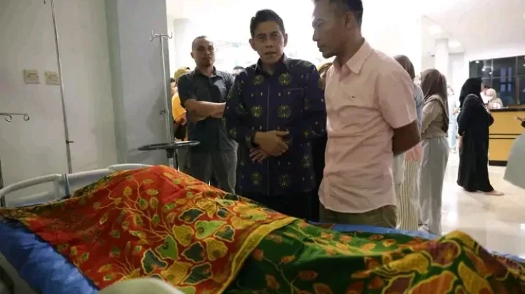 Bupati Parigi Moutong Lepas Jenazah Korban Pohon Tumbang di Palu