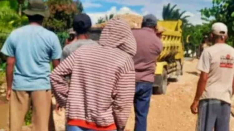 Gotong Royong DPRD Buol Perbaiki Jembatan Vital Warga