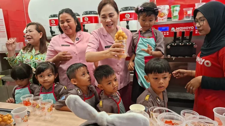 Edukasi Minuman Sehat Sejak Dini, Siswa TK Kemala Bhayangkari Antusias Belajar