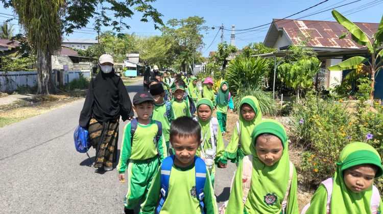 Siswa SD Integral Tolitoli Gelar Kegiatan Luar Kelas.