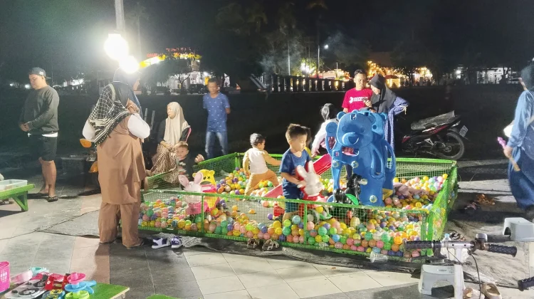 Malam Minggu, Taman Kota Gaukan Bantilan Ramai