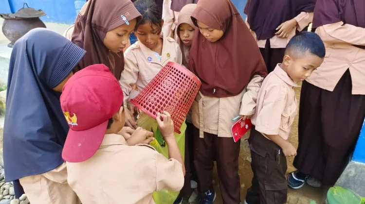 Guru Dorong Siswa Terapkan 3R lewat Edukasi Pilah Sampah di Sekolah