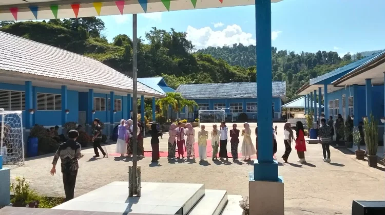 SMA Negeri 3 Tolitoli Gelar Parade Kebaya Batik Meriahkan Hari Kartini