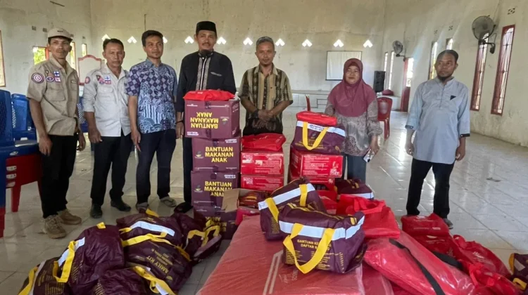 Dinsos Buol Salurkan 31 Paket Bantuan Banjir Rob