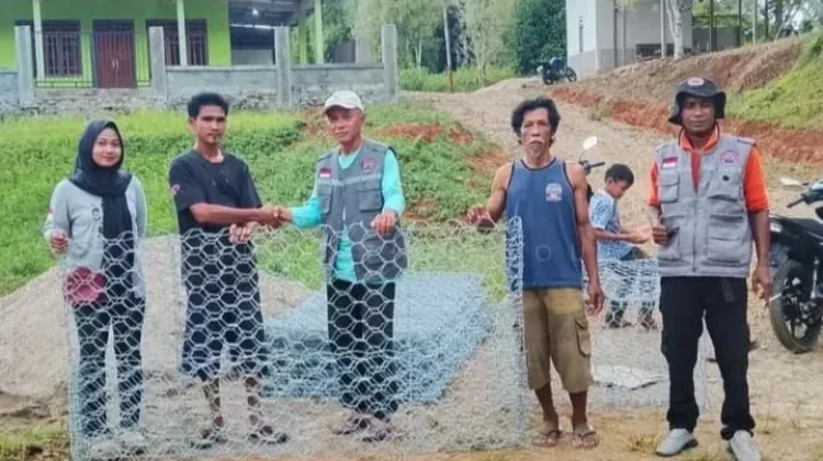 BPBD Parigi Moutong Serahkan Bantuan Penanganan Banjir