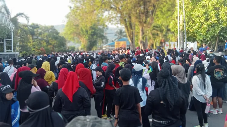 Semangat Ikuti Jalan Santai Hardiknas Ke- 67