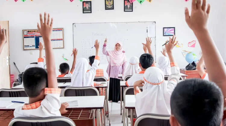 Gotong Royong Wujudkan Pemerataan Pendidikan di Daerah