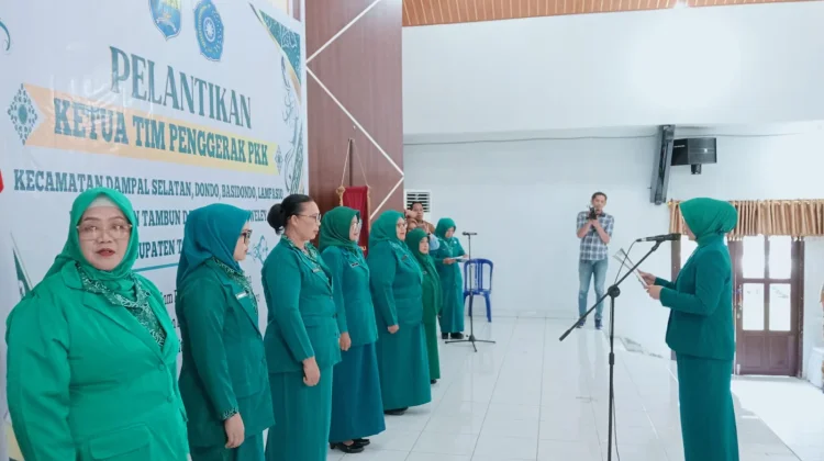 Sriyanti Amran Lantik Pengurus PKK Kecamatan dan Kelurahan