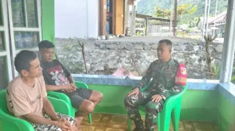 Babinsa Paleleh Perkuat Kamtibmas lewat Komsos di Baturata