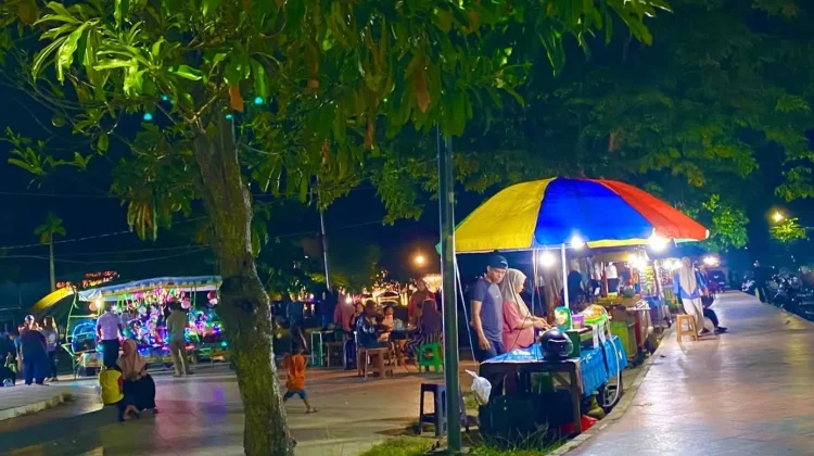 Malam Minggu Warga Tolitoli Diisi Kuliner dan Hiburan