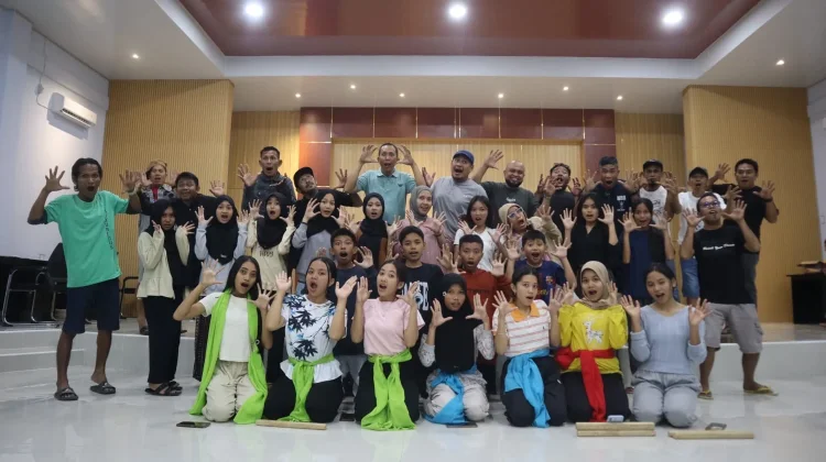 Sanggar Seni Kindiatan Buol Berkarya Bersama Generasi Muda dalam Pertunjukan Kes