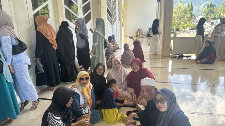 Antusias Pengantar Warnai Keberangkatan Calon Jemaah Haji Tolitoli