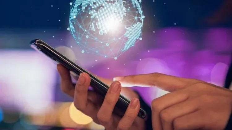 Teknologi Informasi Dorong Komunikasi Global Semakin Mudah Cepat