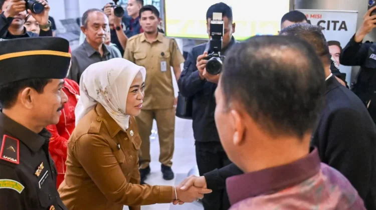 Sekprov Sulteng Sambut Kedatangan Kapolda Baru Brigjen Pol. Nasri