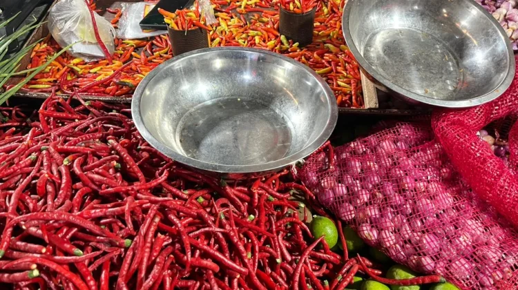 jelang Idul Adha, Harga Cabai dan Bawang Merah di Pasar Susumbolan Naik Signifikan