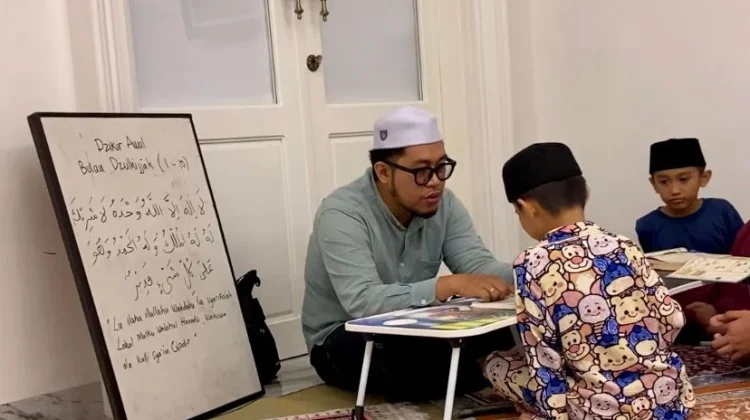 Menanam Iman, Kisah Guru Ngaji Privat di Tolitoli