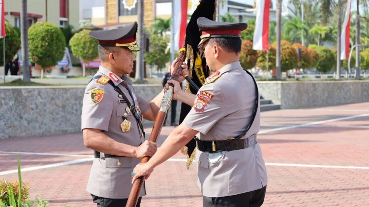 Polda Sulteng Gelar Serah Terima Pataka Wira Dharma Brata Kepemimpinan Baru