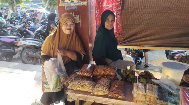 Jelang Idul Adha, Penjual Kue Kering Ramai di Susumbolan