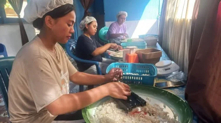 Pemberdayaan Suku Lauje Lewat UMKM Bawang Goreng