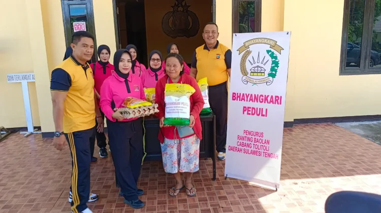 Bhayangkari Peduli Ranting Baolan Salurkan Bantuan Sosial
