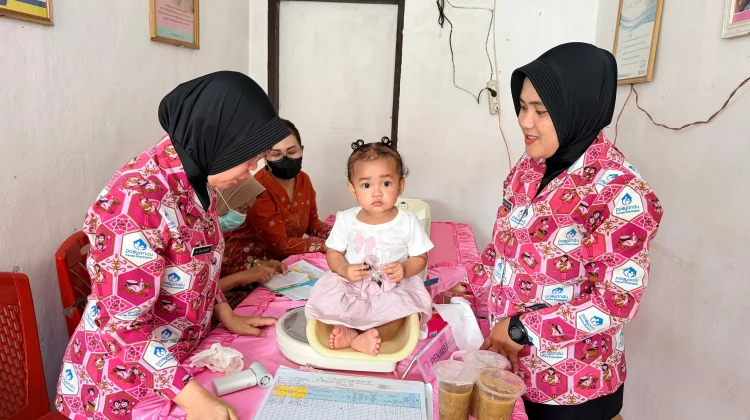 Rutin ke Posyandu, Orang Tua Pantau Tumbuh Kembang Anak