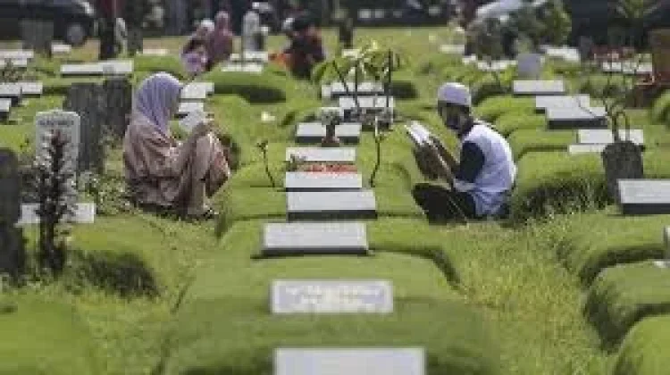 Tradisi Ziarah Kubur jelang Iduladha, Wujud Doa dan Pengingat Kehidupan Akhirat