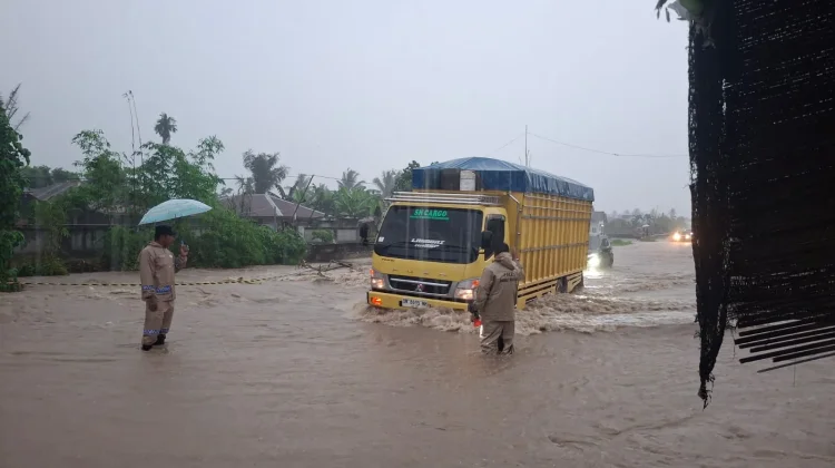 Aktivitas Lalu Lintas Lumpuh akibat Banjir Rendam Jalur Trans Sulawesi di Torue