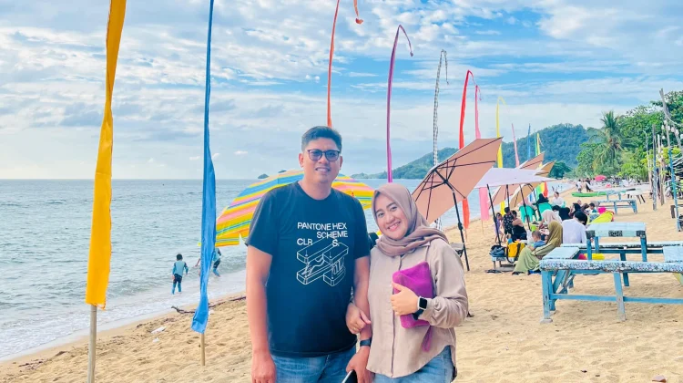 Libur Idul Adha, Pantai Lalos Dipadati Wisatawan Keluarga