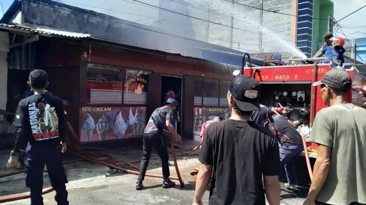 Kebakaran Rumah di Kompleks Plaza Tolitoli Berhasil Dipadamkan