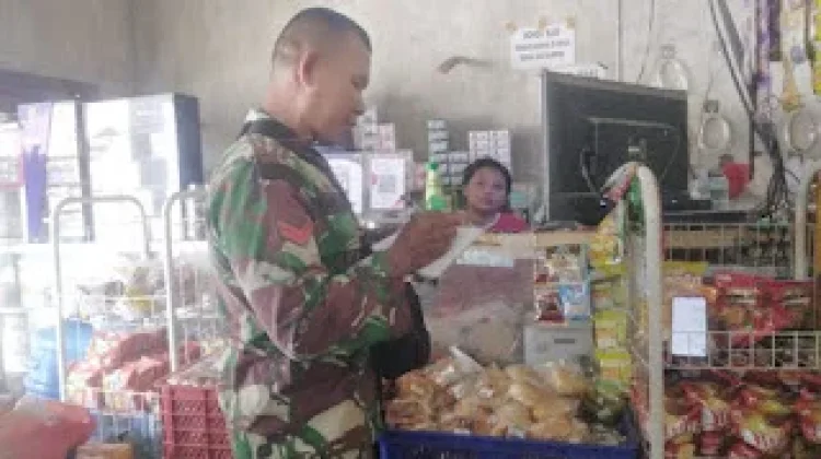 Babinsa Bokat Pantau Harga Sembako, Stok Pangan Desa Aman