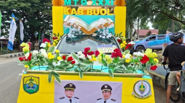 Kafilah Buol Tampil Memikat pada Pawai Ta’aruf MTQ Sulteng ke-31