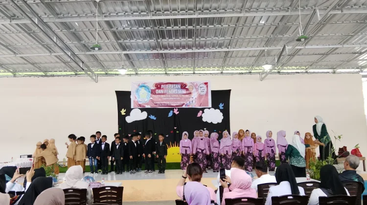 TK Al Ma’arif Tolitoli Gelar Kenaikan Kelas dan Penamatan
